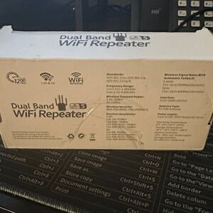 Dual Band WiFi Repeater - black